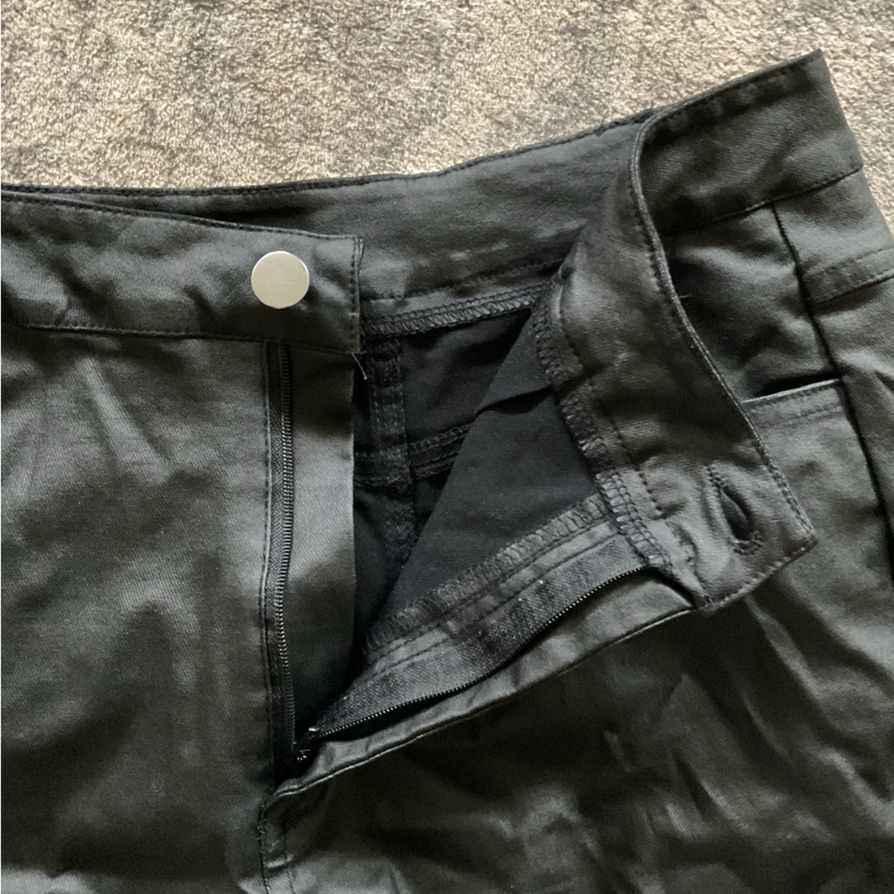 High-Waisted Leather Shorts - Picture 3 of 4